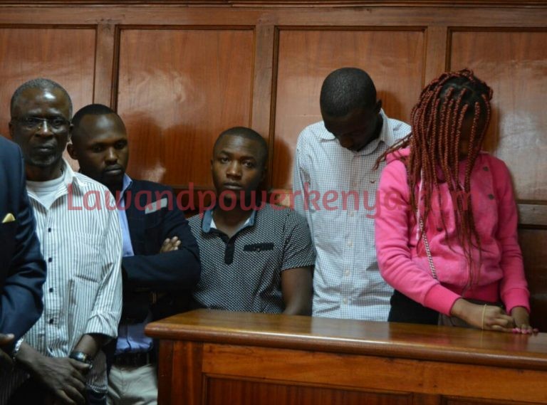 Six detained after being arrested with gold suspected to be fake